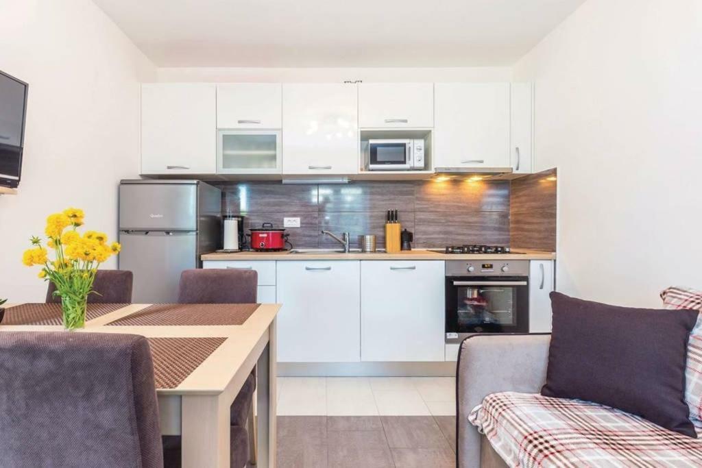 Apartment Laura Кострена Экстерьер фото
